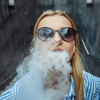 Způsobí vaping bolest v krku?