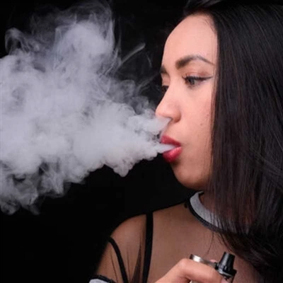 Jsou jednorázové e-cigarety bezpečnější než nabíjecí e-cigarety?